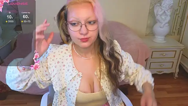 JuicyLullu online show from September 2025 04:27:01 AM