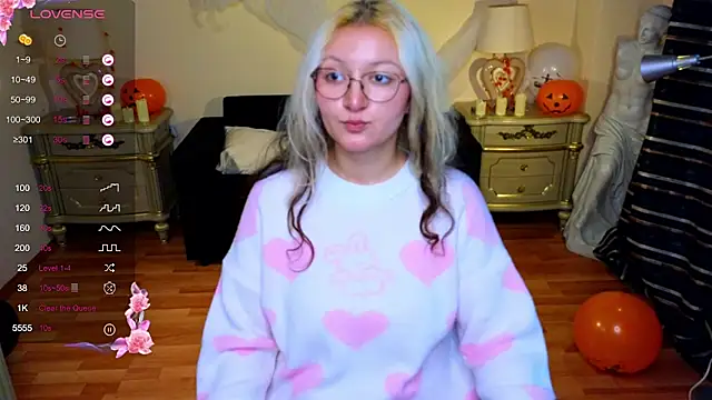 JuicyLullu online show from October 2025 11:31:01 AM