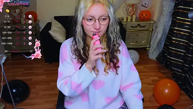 JuicyLullu online show from October 2025 04:25:01 AM