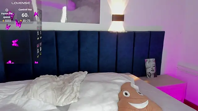 Snapshot of SharonLovee chatting on November 2025 10:08:02 PM SharonLovee online show from November 2025 10:08:02 PM