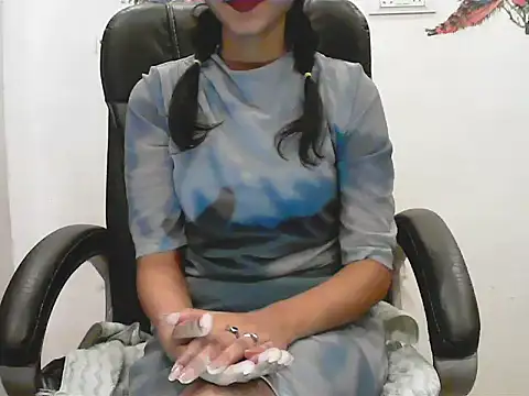 short girl  online show from June 2026 04:46:01 PM