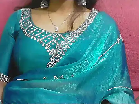 short girl  online show from February 2026 07:43:01 PM