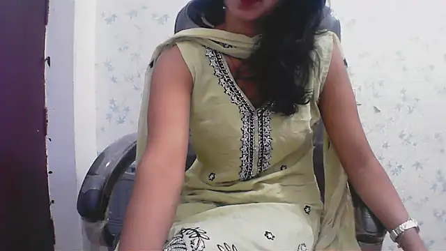 short girl  online show from April 2026 12:02:02 AM