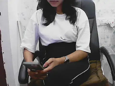 short girl  online show from February 2026 05:57:02 PM