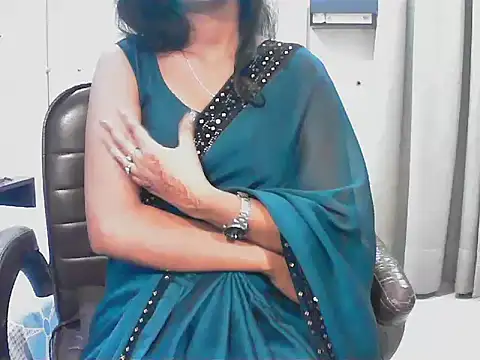 short girl  online show from November 2025 04:55:02 PM