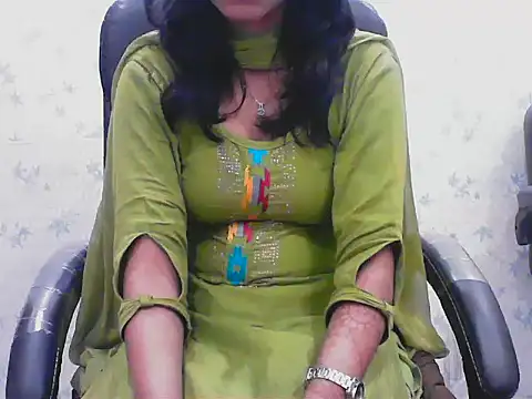 short girl  online show from February 2026 07:03:01 PM