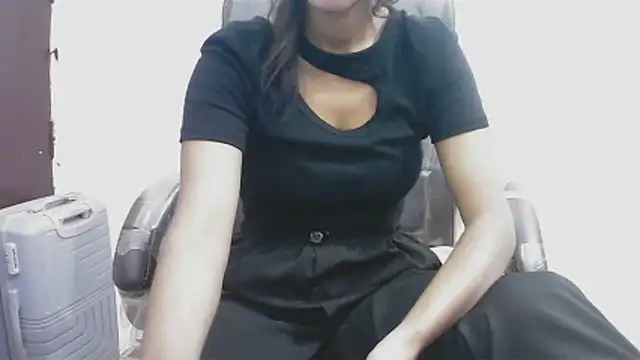 short girl  online show from April 2026 05:14:02 PM