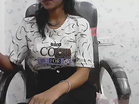 short girl  online show from April 2026 05:03:01 PM