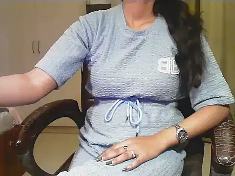 short girl  online show from January 2026 04:47:02 PM