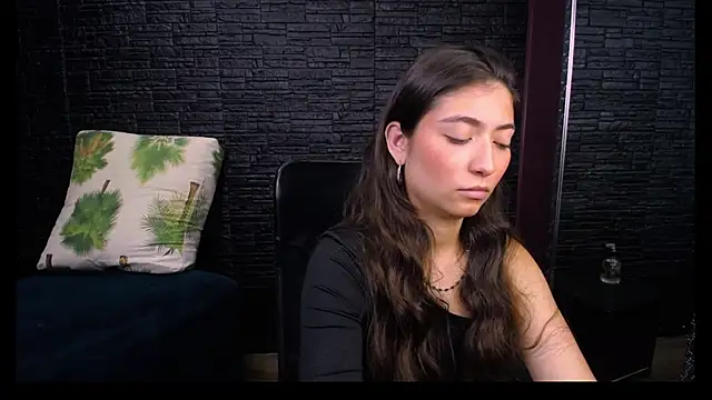Snapshot of Lizzie_Collin chatting on October 2025 02:05:01 PM Lizzie Collin online show from October 2025 02:05:01 PM