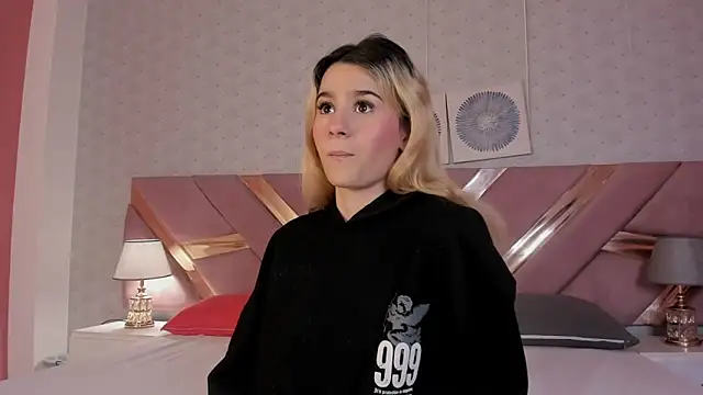 Snapshot of ChloeLaurentt chatting on December 2025 12:59:02 PM ChloeLaurentt online show from December 2025 12:59:02 PM