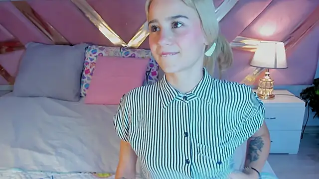 ChloeLaurentt online show from December 2025 01:22:02 PM