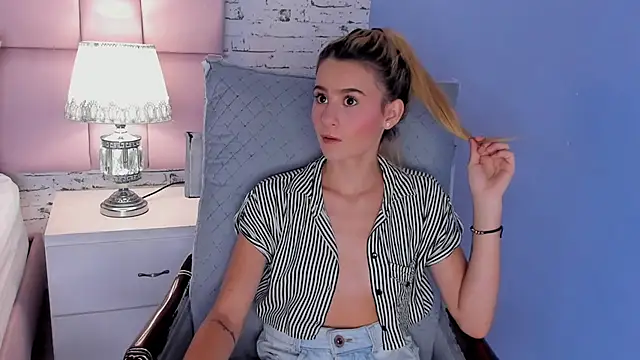 ChloeLaurentt online show from October 2025 04:22:01 AM