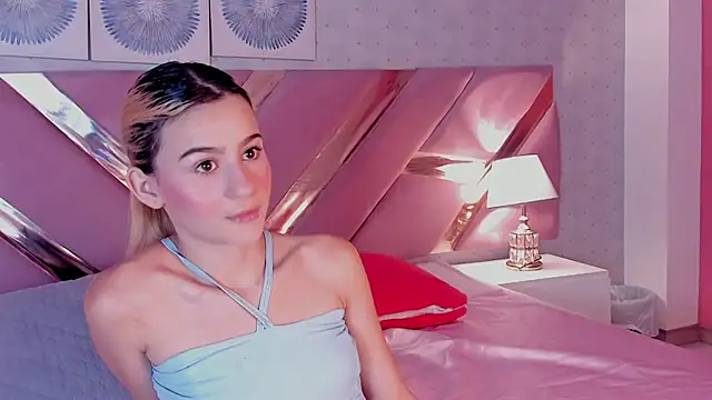 Snapshot of ChloeLaurentt chatting on November 2025 08:34:01 PM ChloeLaurentt online show from November 2025 08:34:01 PM