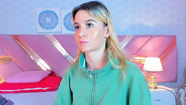 Snapshot of ChloeLaurentt chatting on December 2025 02:16:01 PM ChloeLaurentt online show from December 2025 02:16:01 PM