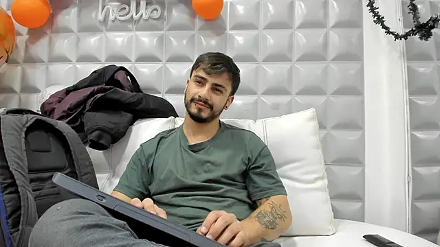 Jack Daniel   online show from October 2025 02:27:02 PM