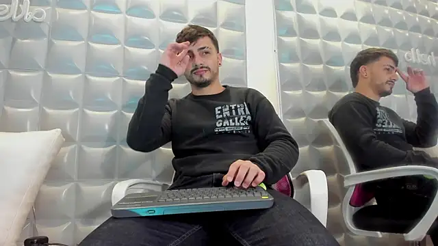 Jack Daniel   online show from October 2025 04:52:02 PM