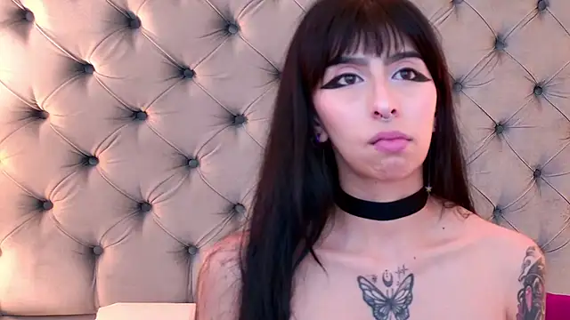 LaylaaDoll online show from December 2025 07:24:01 PM