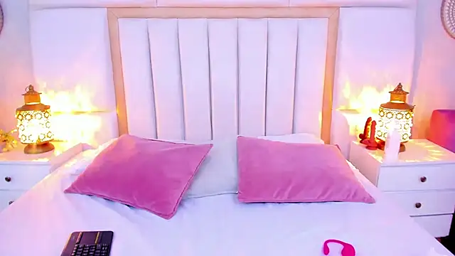 LaylaaDoll online show from April 2026 07:39:01 PM