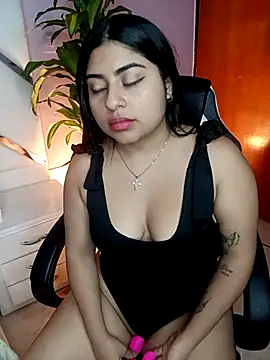 TifanieJones online show from September 2025 10:18:02 AM