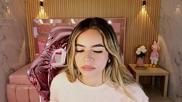 lilith4 s online show from November 2025 08:57:01 PM