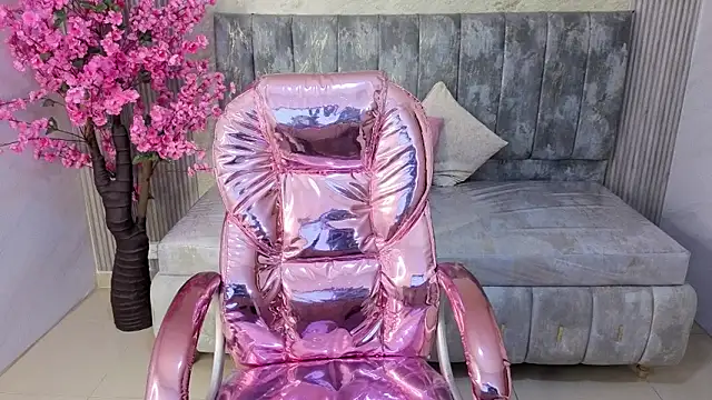 lilith4 s online show from October 2025 08:30:02 PM