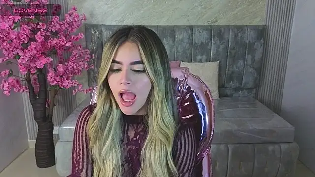 lilith4 s online show from November 2025 08:36:01 PM