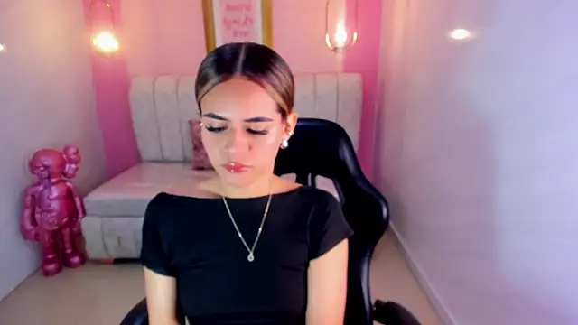 lilith4 s online show from November 2025 08:19:01 PM