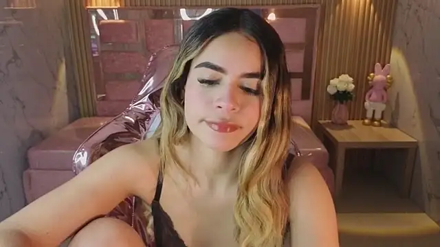 lilith4 s online show from February 2026 08:19:02 PM