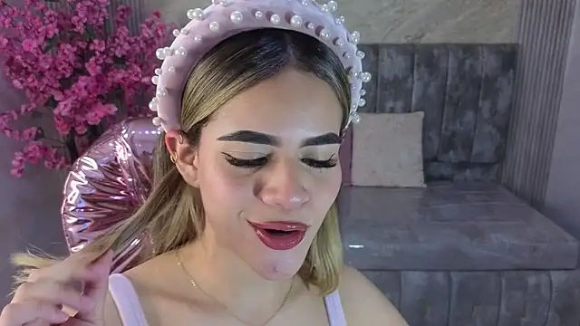 lilith4 s online show from November 2025 08:23:01 PM