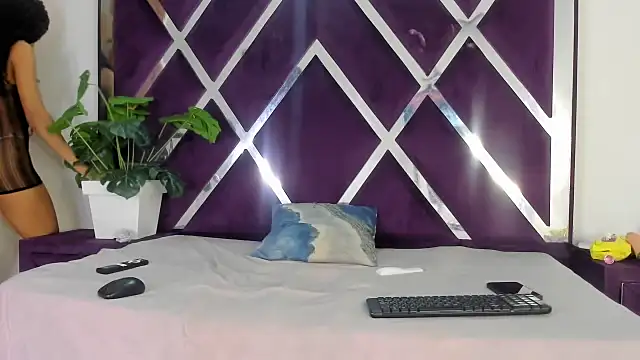 angelkyraasm online show from October 2025 12:48:01 PM