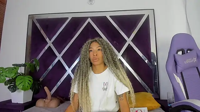 Snapshot of angelkyraasm chatting on April 2026 01:07:02 PM angelkyraasm online show from April 2026 01:07:02 PM