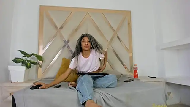 angelkyraasm online show from December 2025 12:55:01 PM