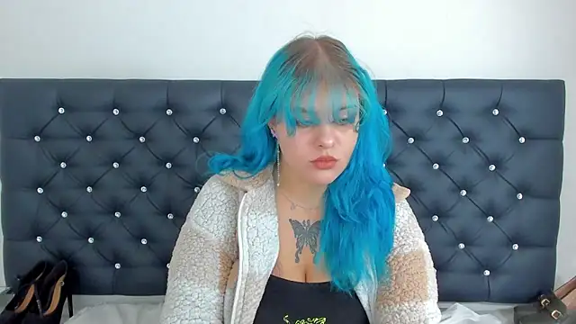 Snapshot of LunaWetPussy chatting on September 2025 08:54:01 AM LunaWetPussy online show from September 2025 08:54:01 AM