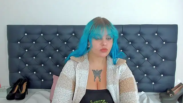 Snapshot of LunaWetPussy chatting on September 2025 09:12:02 AM LunaWetPussy online show from September 2025 09:12:02 AM