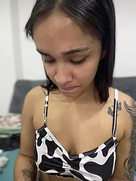 Isabella-Teen online show from November 2025 11:49:01 PM