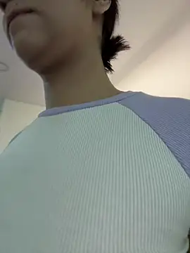 Isabella-Teen online show from December 2025 02:24:01 AM