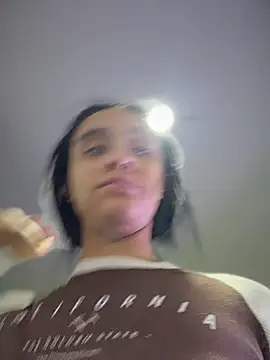 Isabella-Teen online show from April 2026 02:02:01 AM