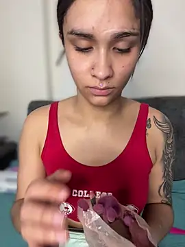 Isabella-Teen online show from December 2025 02:05:02 AM