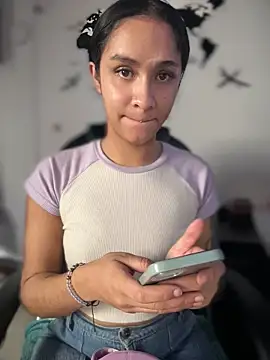 Isabella-Teen online show from May 2026 01:23:01 PM