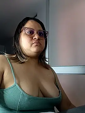 Chiki hot92 online show from October 2025 07:15:01 PM