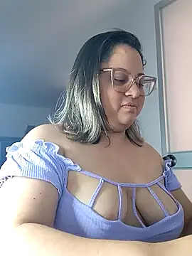 Chiki hot92 online show from October 2025 08:28:01 PM