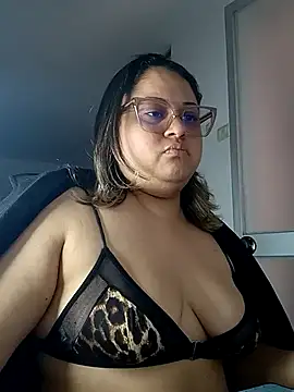 Chiki hot92 online show from October 2025 07:11:02 PM