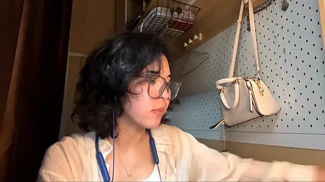 Snapshot of JennyCarpenter chatting on May 2026 10:33:02 AM JennyCarpenter online show from May 2026 10:33:02 AM