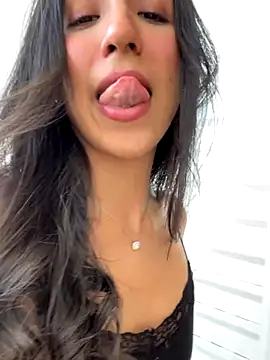 MaddyX   online show from December 2025 08:34:02 PM