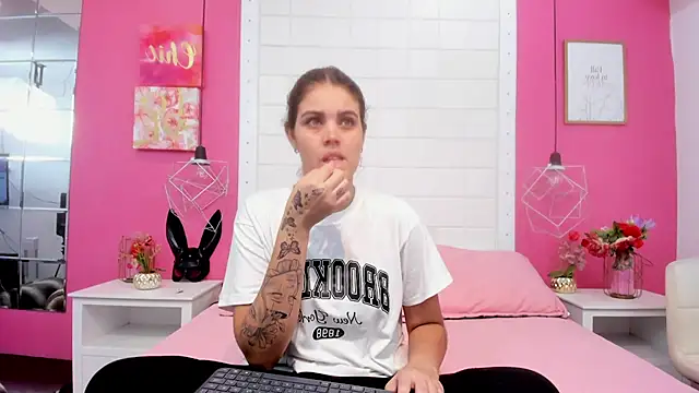 isabel 09 online show from May 2026 07:01:02 PM