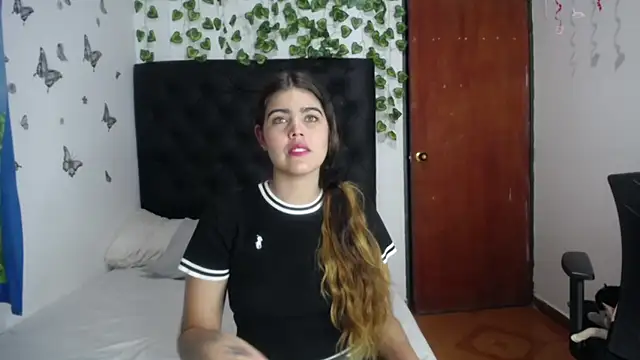 Snapshot of isabel_09 chatting on February 2026 03:04:01 AM isabel 09 online show from February 2026 03:04:01 AM