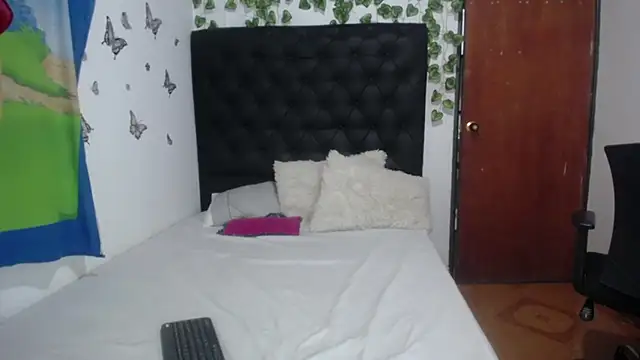 Snapshot of isabel_09 chatting on February 2026 03:17:01 AM isabel 09 online show from February 2026 03:17:01 AM