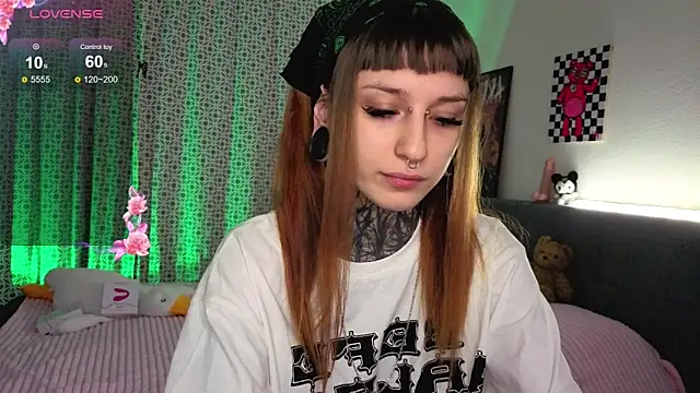 Snapshot of LilithPoison chatting on October 2025 06:06:02 PM LilithPoison online show from October 2025 06:06:02 PM