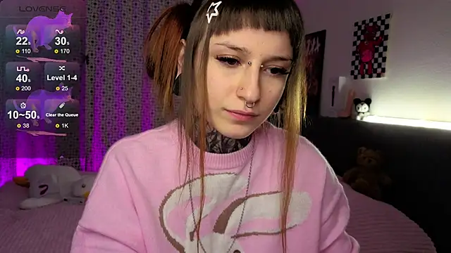 Snapshot of LilithPoison chatting on November 2025 06:08:01 PM LilithPoison online show from November 2025 06:08:01 PM